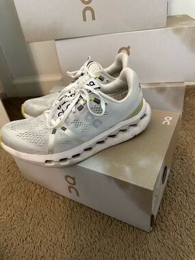 On cloud surfers Off-White Sneakers